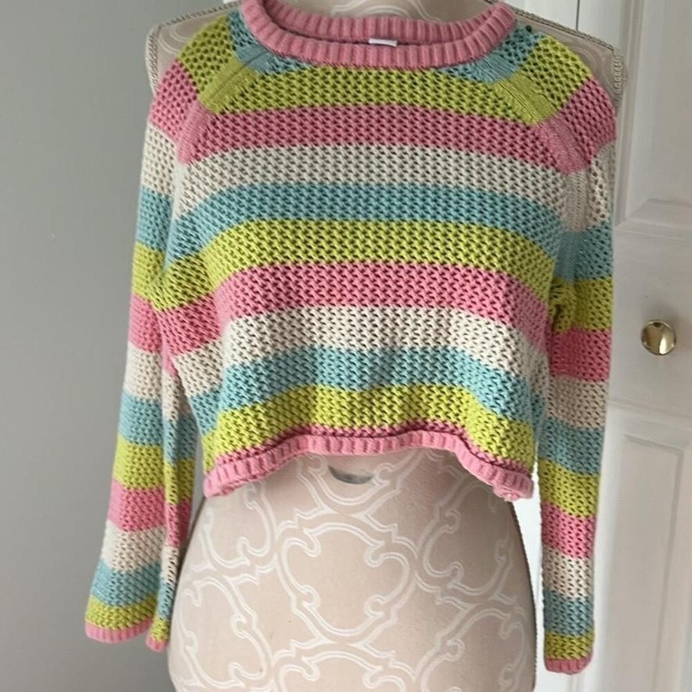 Crocheted pullover